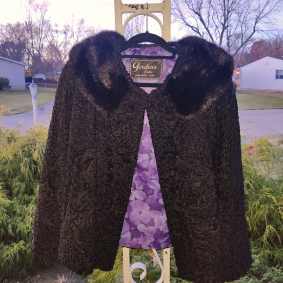 Size Medium/Large Beautiful Vintage Fur Coat by Gordon's Furs - Picture 1 of 8